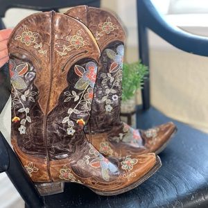 Intricate Embroidered Cowboy Boots